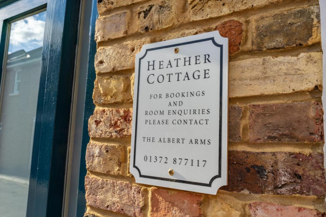 Albert Arms Esher Exterior foto