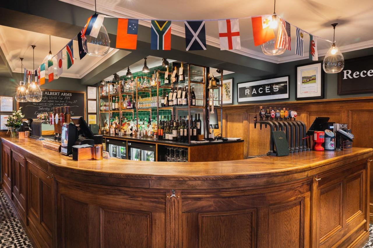 Albert Arms Esher Exterior foto
