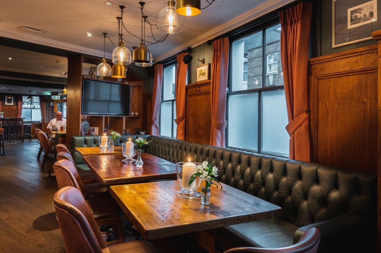 Albert Arms Esher Exterior foto